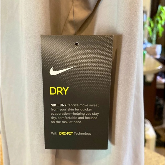 NWT Women’s Nike Training Tank Top - Picture 10 of 12